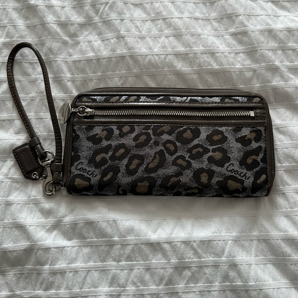 Coach silver leopard print wristlet/wallet - Picture 5 of 12